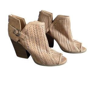 Altar’d State Women’s 9 Tan Nude Peep toe chevron style pattern heeled boots